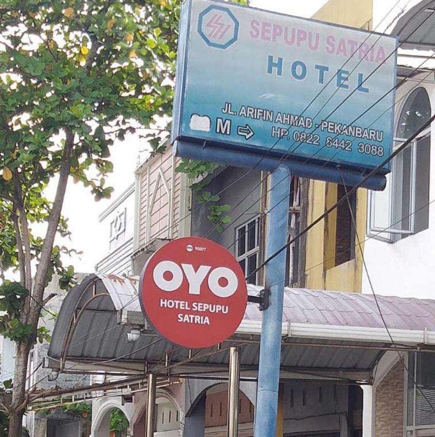 Oyo 90897 Hotel Sepupu Satria 페칸바루 외부 사진